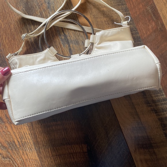 L&M direct Floral embroidered cream purse - Picture 4 of 6